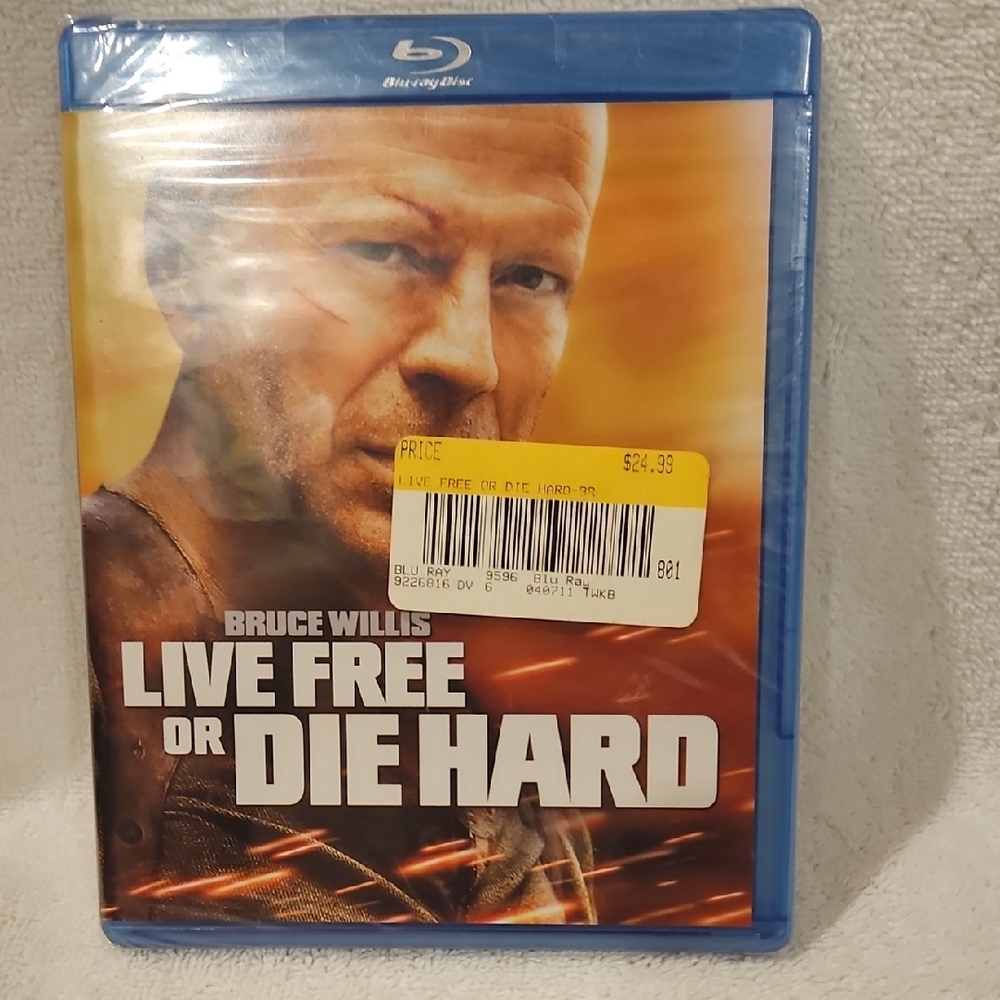 LIVE FREE OR DIE HARD BLU RAY DISC